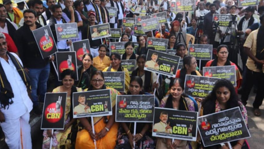 చంద్రబాబు మనుషులు ఎందుకు పారిపోయారు?