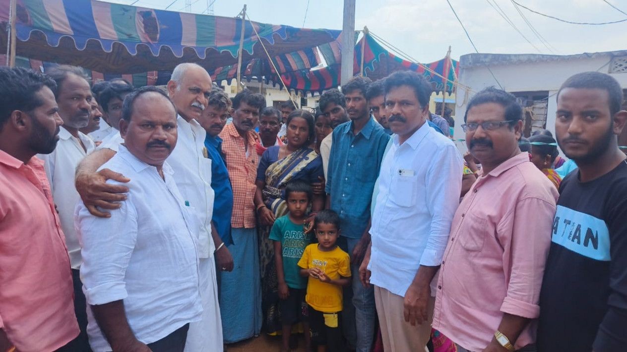 మరణించిన కుటుంబానికి ఆర్థిక సహాయం
