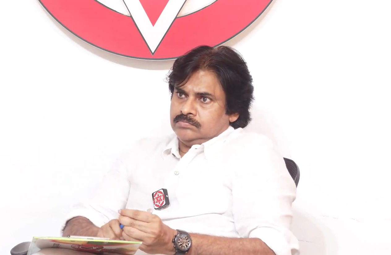 ఎన్నికల్లో వెనక్కి తగ్గొద్దు అన్న: పవన్ కళ్యాణ్ కు తెలంగాణ నేతల వినతి