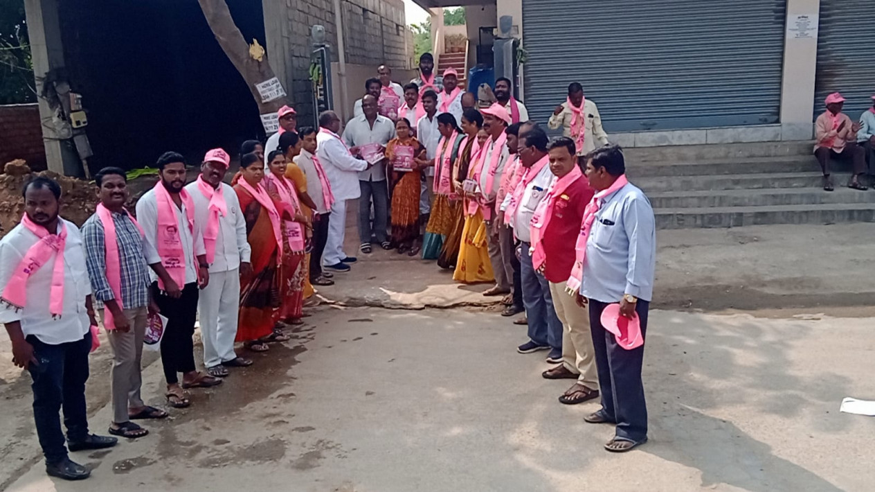 ఇంటింటికి బిఆర్ఎస్ ప్రచారం