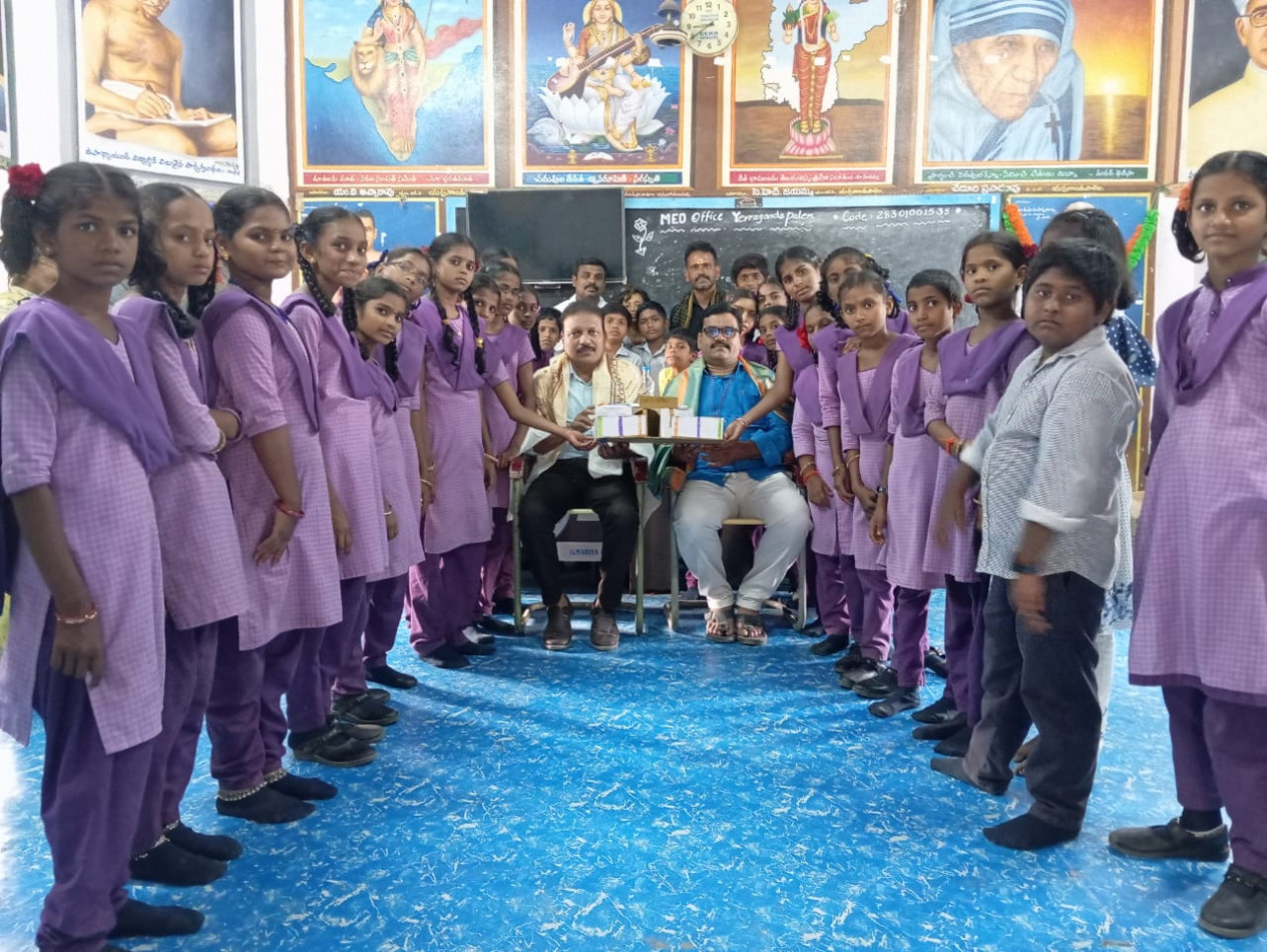 క్షేత్ర పర్యటన ద్వారా విద్యార్థిని విద్యార్థులకు విజ్ఞానం పెరుగుతుంది