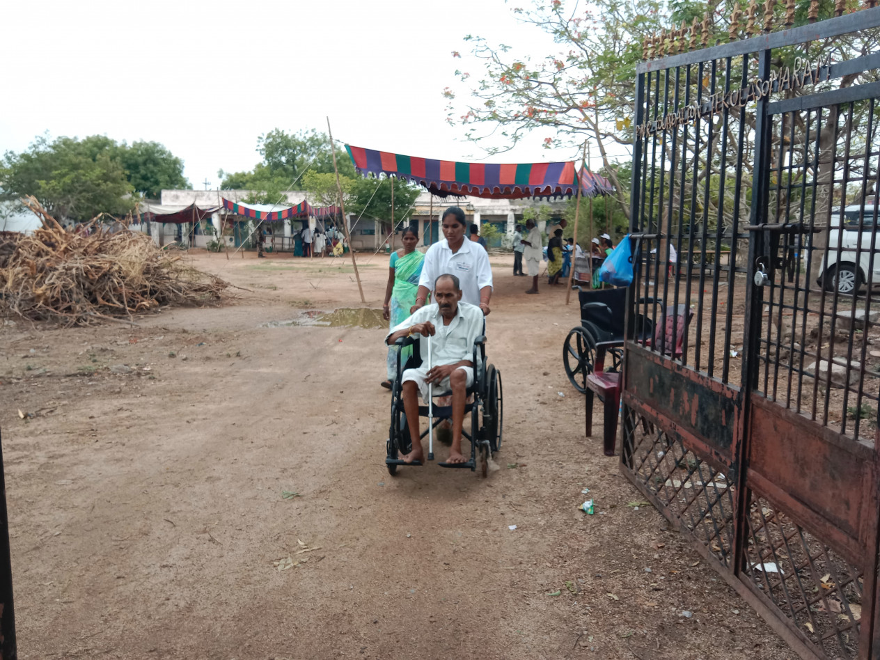 వాలంటీర్ల సేవలు అమోఘం అద్భుతం