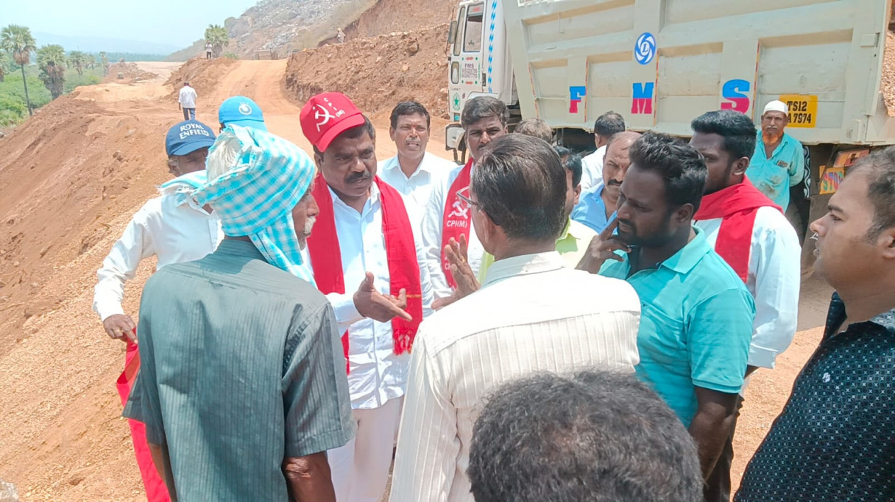 చెరువు కత్వను, కబ్జాదార్ల నుండి రక్షించాలి..