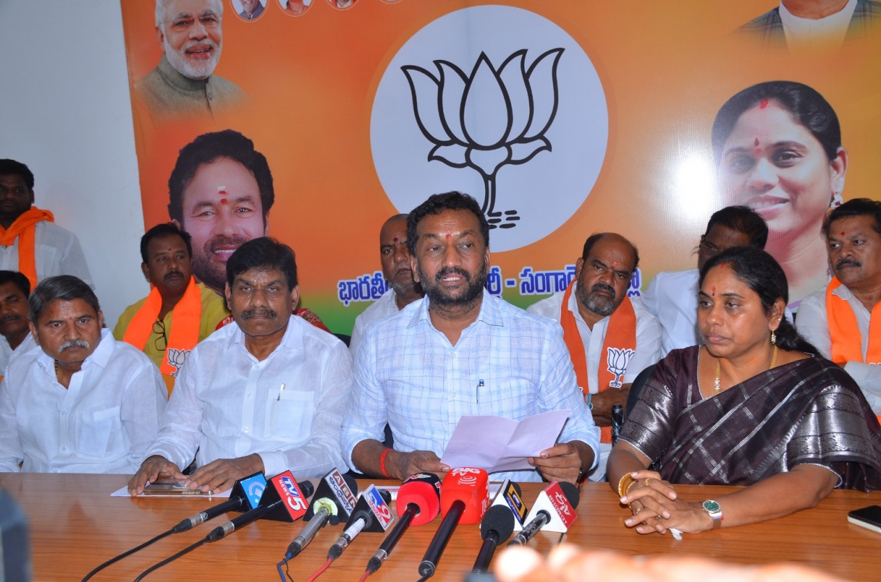 మెదక్ ఎంపీ రఘునందన్ రావు మీడియా సమావేశం.