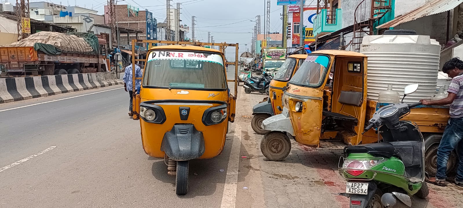 ట్రాఫిక్ సమస్యతో జాతీయ రహదారి 