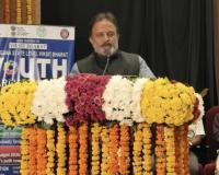 యువత ప్రశ్నించడం అలవర్చుకోవాలి..