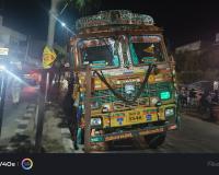 టిప్పర్ ఒరిగి కలకలం.. తప్పిన పెను ప్రమాదం..